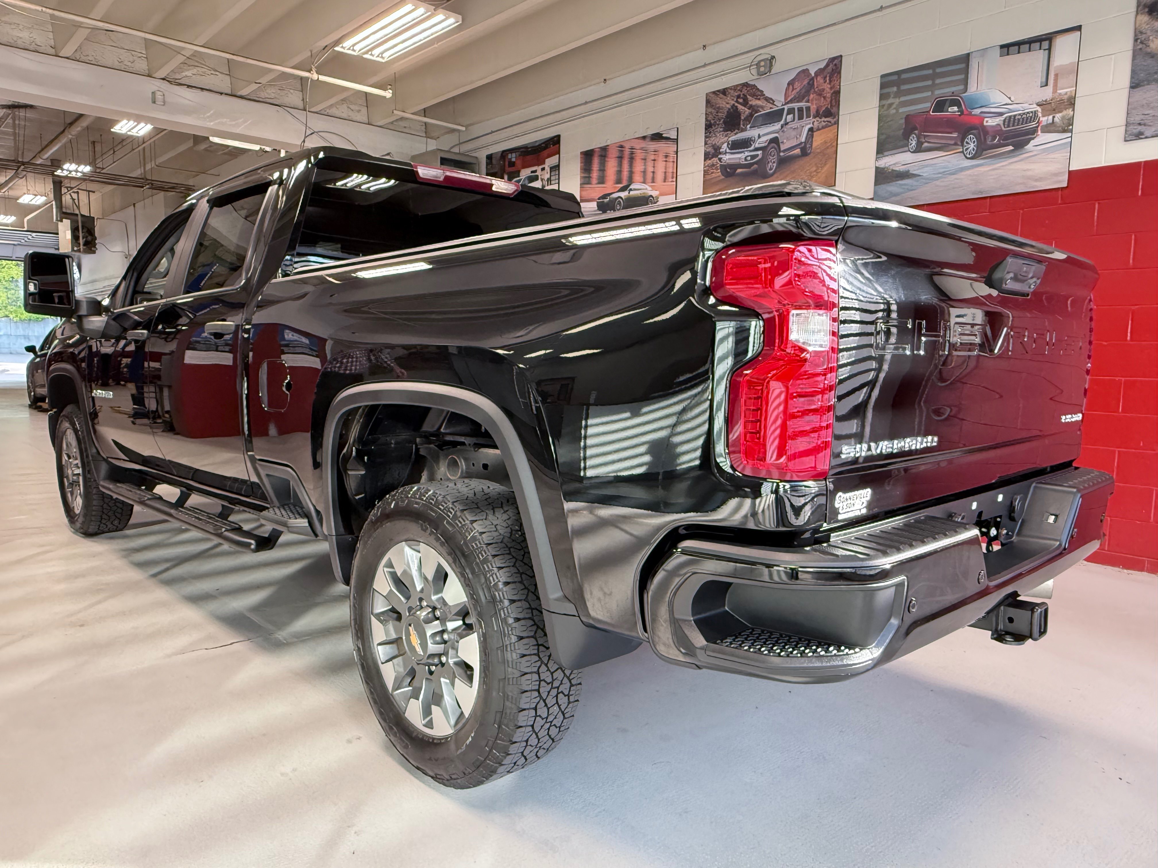 Used 2024 Chevrolet Silverado 2500 Custom w/ Custom Value Package AWD/4WD image 5