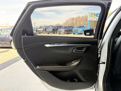Used 2017 Chevrolet Impala LT FWD image 17