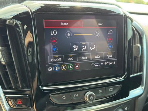 Used 2023 Chevrolet Traverse Premier FWD image 33