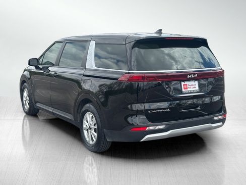 Used 2022 Kia Carnival LX FWD image 5