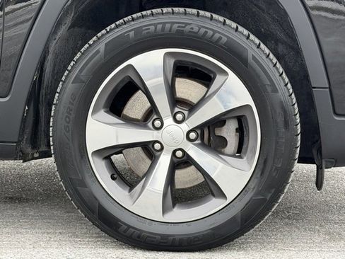 Used 2019 Jeep Cherokee Limited image 17