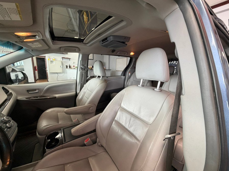 Used 2016 Toyota Sienna XLE w/ XLE Navigation Package AWD/4WD image 25