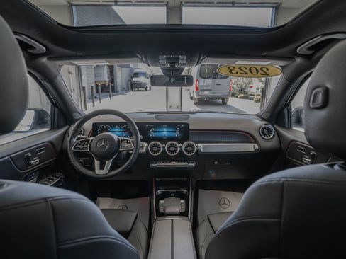 Used 2023 Mercedes-Benz GLB 250 4MATIC image 27