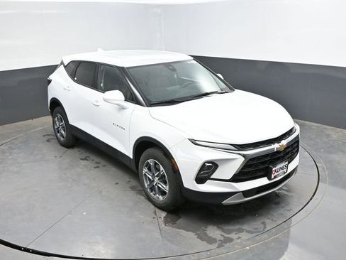 Used 2025 Chevrolet Blazer LT AWD/4WD image 36