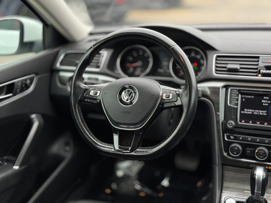 Used 2018 Volkswagen Passat 2.0T SE FWD image 19