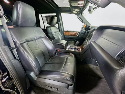 Used 2017 Lincoln Navigator Select AWD/4WD image 33