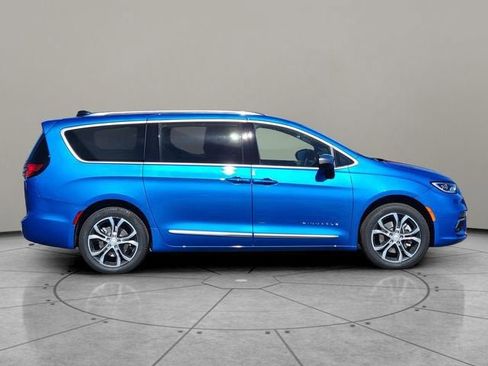 New 2026 Chrysler Pacifica Pinnacle AWD/4WD image 13