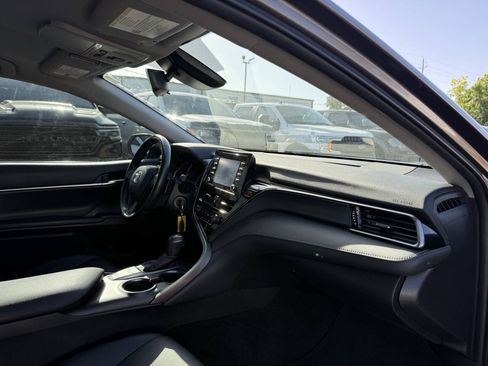 Used 2022 Toyota Camry SE FWD image 9