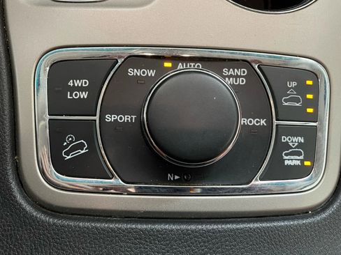 Used 2012 Jeep Grand Cherokee Overland image 11