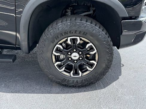 Used 2024 Chevrolet Silverado 1500 ZR2 AWD/4WD image 9