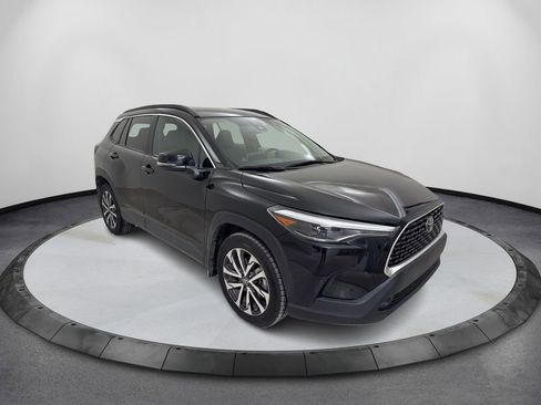 Used 2022 Toyota Corolla Cross XLE FWD image 3