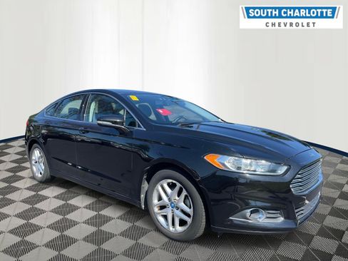Used 2013 Ford Fusion SE FWD image 3