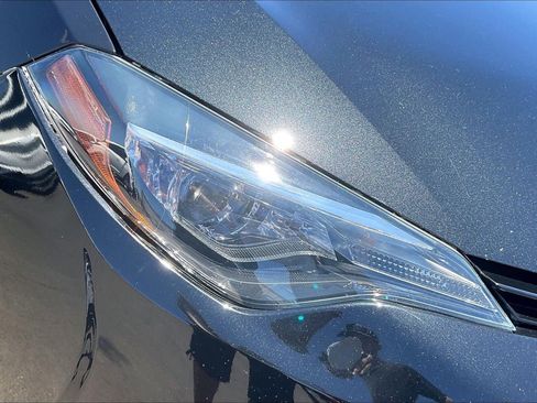 Used 2018 Toyota Corolla LE w/ Carpet Mat Package (TMS) FWD image 30