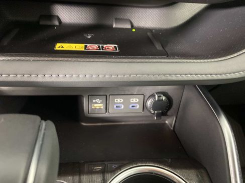 Used 2026 Toyota Highlander Platinum AWD/4WD image 23
