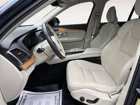 Used 2021 Volvo XC90 T6 Momentum w/ Climate Package image 10
