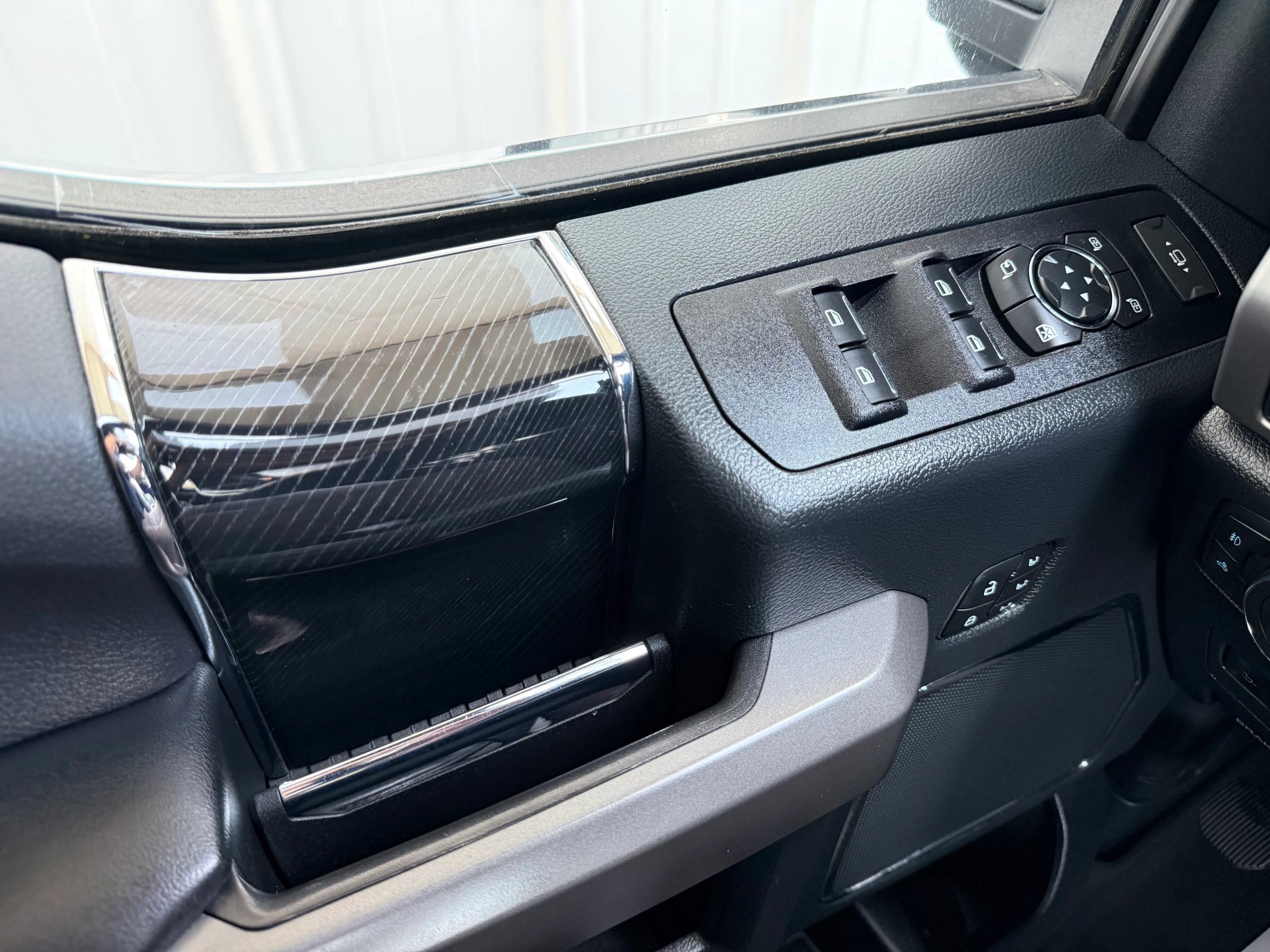 Used 2022 Ford F250 Platinum w/ FX4 Off-Road Package AWD/4WD image 24