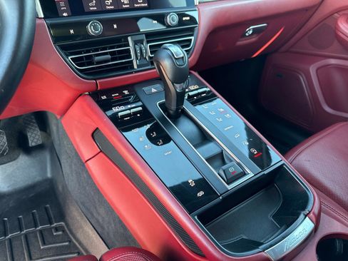 Used 2024 Porsche Macan image 26