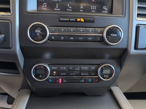 Used 2019 Ford Expedition XLT w/ Equipment Group 202A AWD/4WD image 20