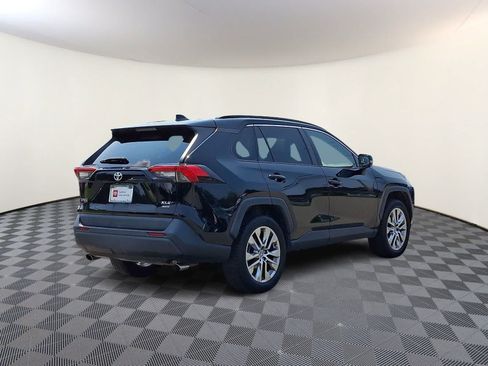 Used 2020 Toyota RAV4 XLE Premium AWD/4WD image 5