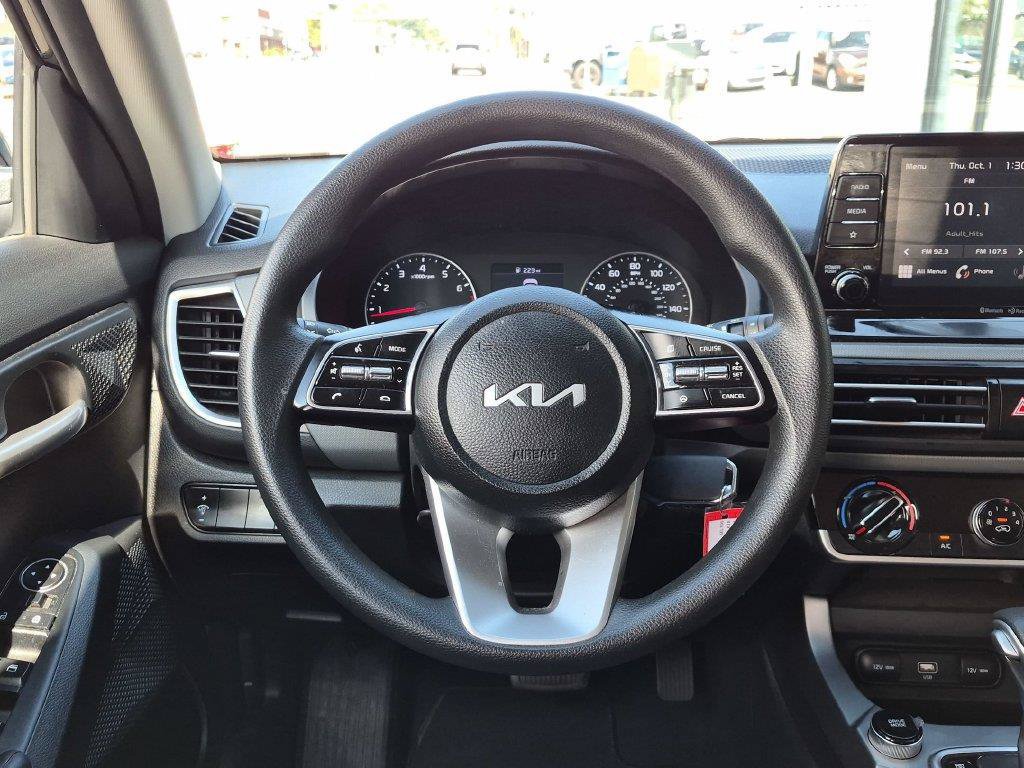 Used 2023 Kia Seltos LX AWD/4WD image 12
