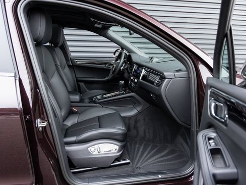 Used 2026 Porsche Macan AWD/4WD image 33