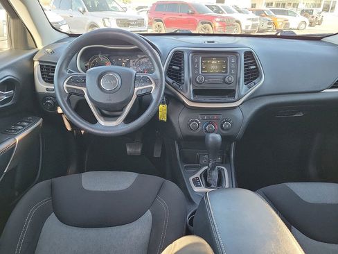 Used 2018 Jeep Cherokee Latitude image 10