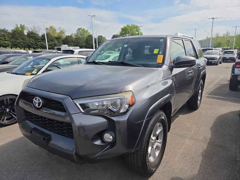 Used 2016 Toyota 4Runner SR5 image 9