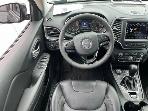 Used 2023 Jeep Cherokee Altitude Lux w/ Mopar Interior Package AWD/4WD image 13