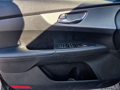 Used 2023 Kia Forte LXS image 18