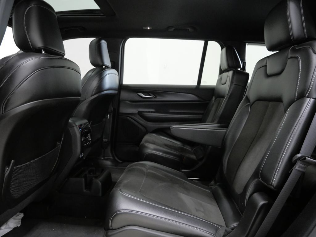 Used 2023 Jeep Grand Cherokee L Laredo AWD/4WD image 21