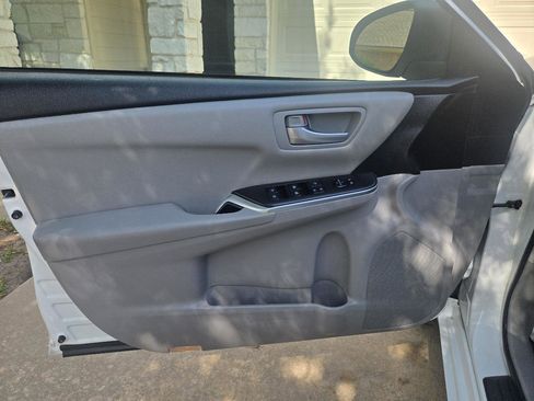 Used 2017 Toyota Camry LE image 14