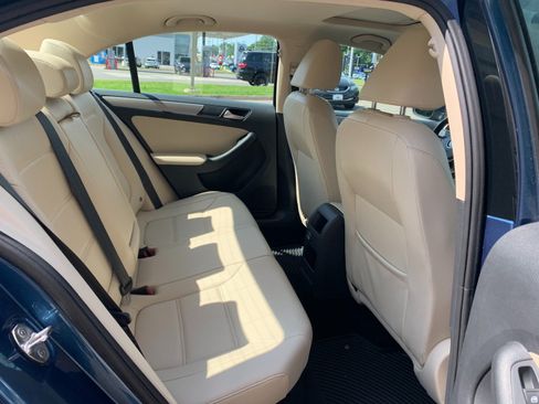 Used 2017 Volkswagen Jetta SE FWD image 33