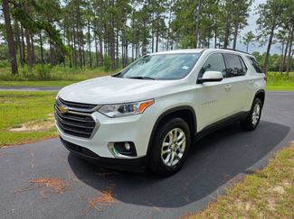 Used 2021 Chevrolet Traverse LT FWD video 1