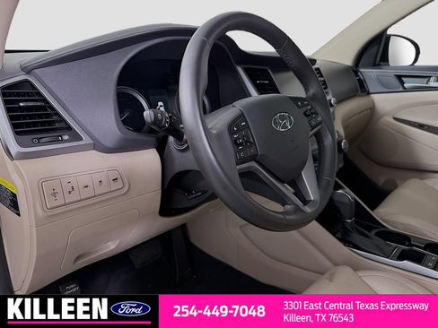 Used 2016 Hyundai Tucson Limited w/ Option Group 03 FWD image 11