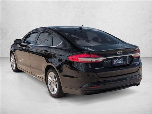 Used 2018 Ford Fusion SE w/ Fusion SE Technology Package FWD image 8