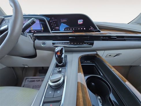 Used 2024 Cadillac Escalade Premium Luxury Platinum image 11