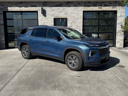 Used 2025 Chevrolet Traverse LT