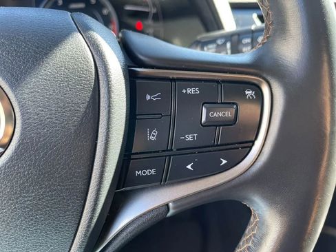 Used 2021 Lexus UX 200 w/ Accessory Package (Z2) image 29