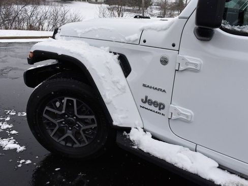 Certified 2024 Jeep Wrangler Sahara w/ Technology Group image 9