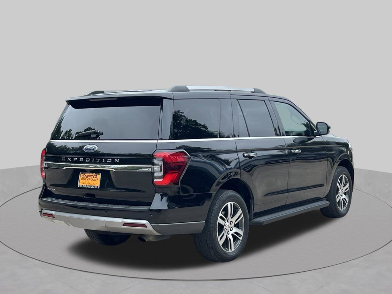 Used 2024 Ford Expedition Limited RWD image 5