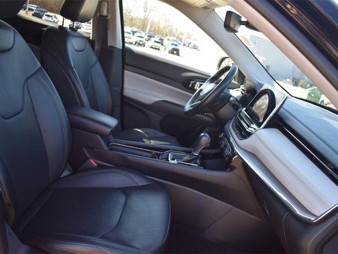 Used 2022 Jeep Compass Limited image 16
