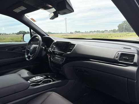 Certified 2025 Honda Ridgeline Black Edition image 16