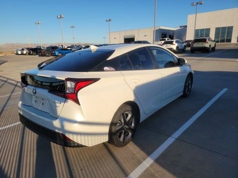 Certified 2019 Toyota Prius XLE image 3