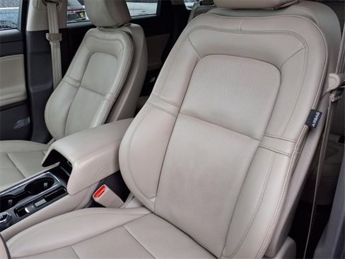 Certified 2022 Lincoln Corsair FWD w/ Equipment Group 101A image 6