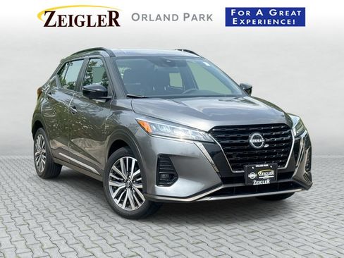 Certified 2024 Nissan Kicks SR FWD image 1