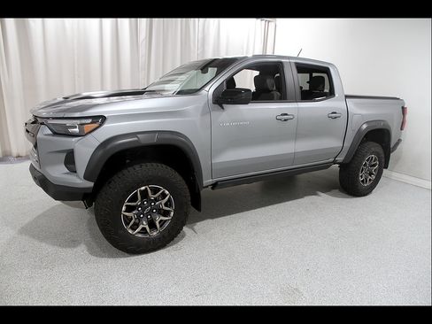 Used 2024 Chevrolet Colorado ZR2 AWD/4WD image 3