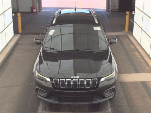 Used 2020 Jeep Cherokee Latitude AWD/4WD image 3