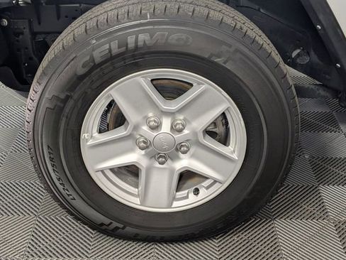 Used 2023 Jeep Gladiator Sport image 8