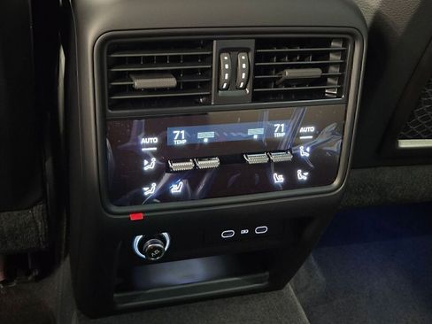 Certified 2026 Porsche Cayenne AWD/4WD image 12