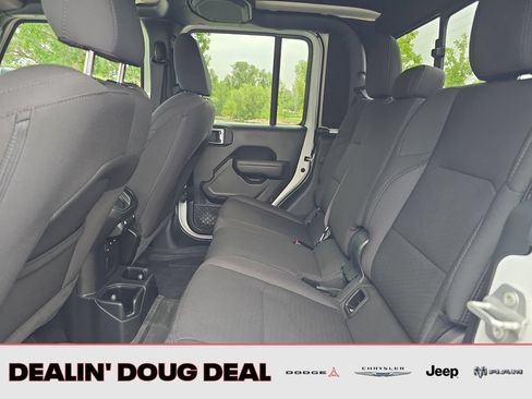 Used 2022 Jeep Gladiator Sport AWD/4WD image 26